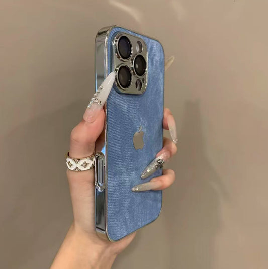 Hochwertige iPhone-Hülle mit feinem Lochmuster, galvanisiert, im Denim-Stil.